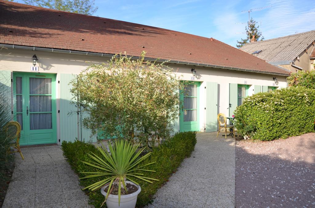 Auberge Bourbonnaise Lurcy-Levis Bagian luar foto